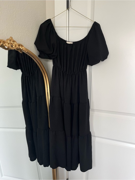 See You Monday Dresses & Skirts - See You Monday Black Puff-Sleeve Tiered Midi Dress